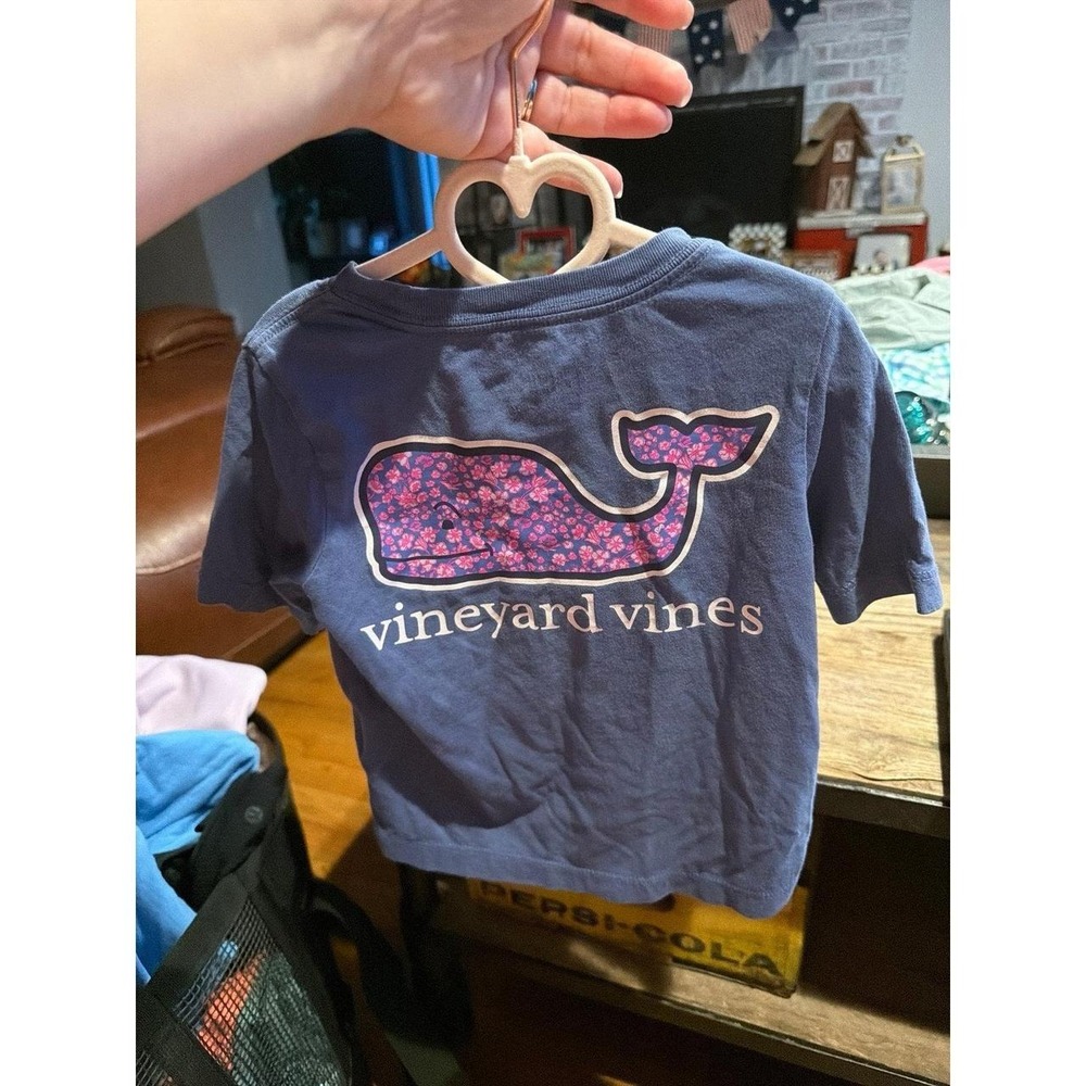 Vineyard Vines T-shirt whale logo filled with a floral pattern girls 2T